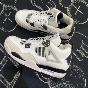 💫Air Jordan 4 Retro 'Military Black.